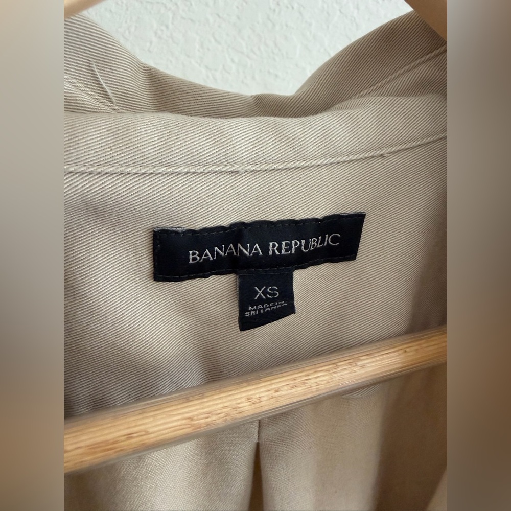 Banana Republic khaki Collared Shirt - Picture 3 of 5